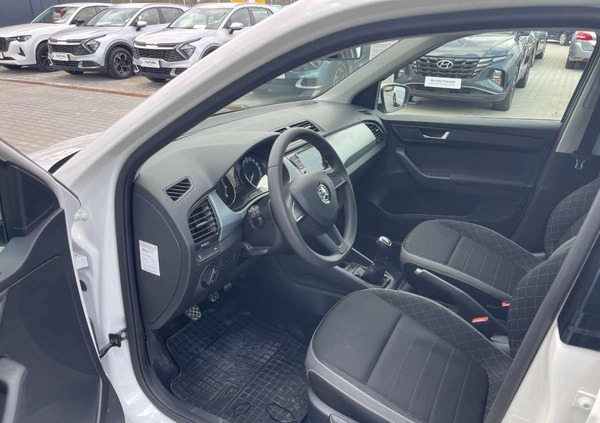 Skoda Fabia cena 45900 przebieg: 115508, rok produkcji 2019 z Kobylin małe 301